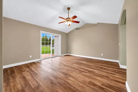 Living - 397 E Clay St, El Paso, IL 61738 photo 2 of 3