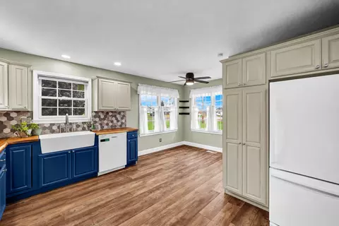 Kitchen - 397 E Clay St, El Paso, IL 61738 photo 4 of 4