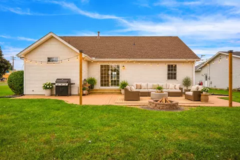 Exterior - 397 E Clay St, El Paso, IL 61738 photo 3 of 6