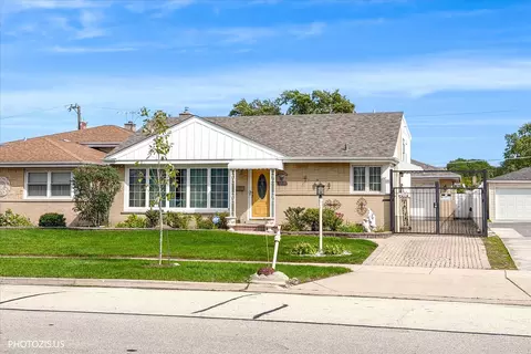 8811 N Merrill St, Niles, IL 60714