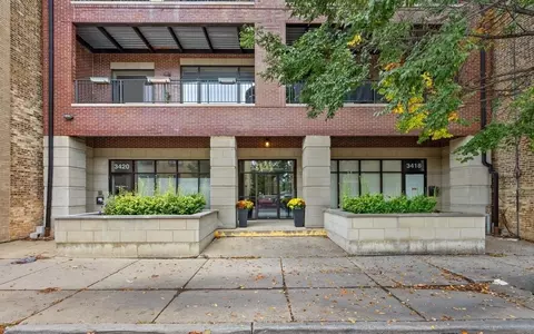 3418 W Foster Ave #202, Chicago, IL 60625