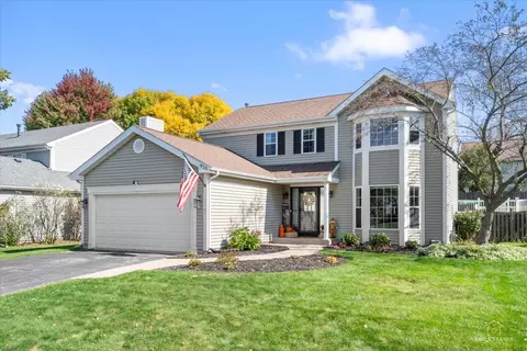 926 E Stone Creek Cir, Crystal Lake, IL 60014