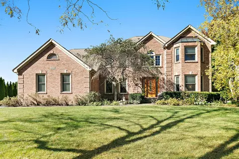 1646 Flagstone Dr, Crystal Lake, IL 60014