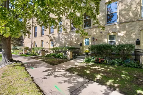 155 Whistler Rd, Highland Park, IL 60035