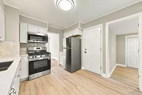 Entry Way - 502 S 3rd St, West Dundee, IL 60118 photo 1 of 4