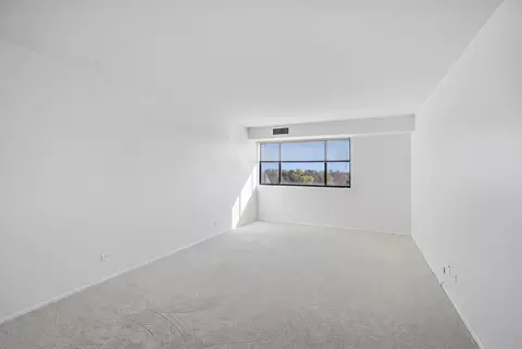 Bedroom - Undisclosed, Glenview, IL 60025 photo 3 of 4