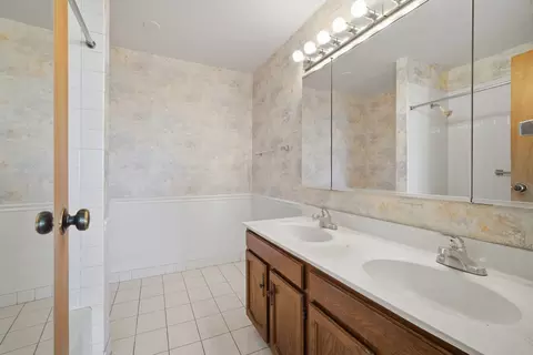 Bath - Undisclosed, Glenview, IL 60025 photo 2 of 2