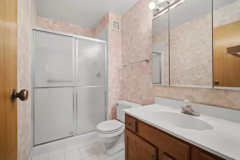 Bath - Undisclosed, Glenview, IL 60025 photo 1 of 2
