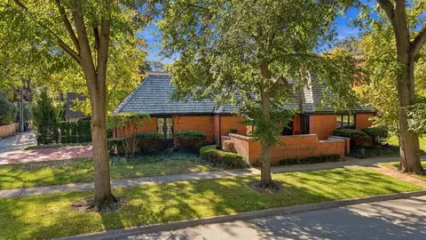 1821 Arthur St, Park Ridge, IL 60068