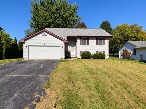 205 Briar Cliff St, Poplar Grove, IL 61065