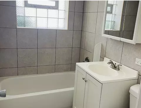 Bath - 1316 Argo Ln, Lockport, IL 60441 photo 2 of 2