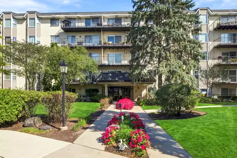 8620 Waukegan Rd #504, Morton Grove, IL 60053