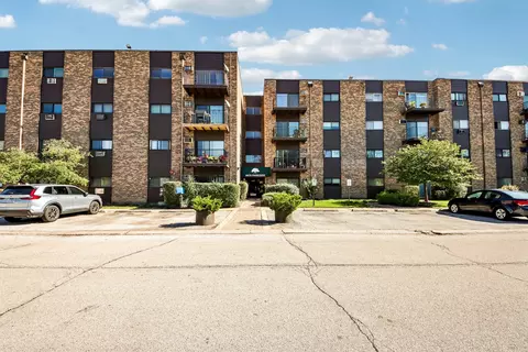 8970 N Parkside Ave #304, Des Plaines, IL 60016