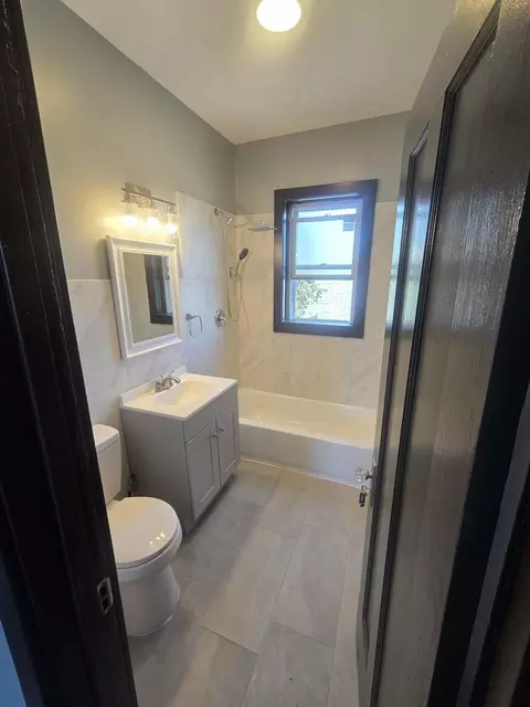 Bath - 18 E 113th St, Chicago, IL 60628 photo 3 of 3
