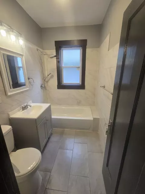 Bath - 18 E 113th St, Chicago, IL 60628 photo 1 of 3