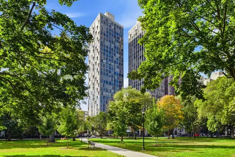 345 W Fullerton Pkwy #1701, Chicago, IL 60614
