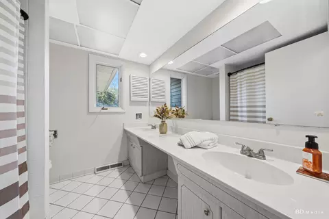 Bath - 20640 Promethian Way, Olympia Fields, IL 60461 photo 5 of 5
