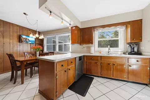 Kitchen - 20640 Promethian Way, Olympia Fields, IL 60461 photo 4 of 5