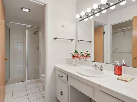 Bath - 5601 Carriageway Dr #212B, Rolling Meadows, IL 60008 photo 1 of 2