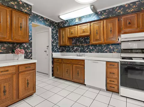 Kitchen - 5601 Carriageway Dr #212B, Rolling Meadows, IL 60008 photo 1 of 1