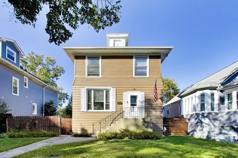 813 N Cuyler Ave, Oak Park, IL 60302