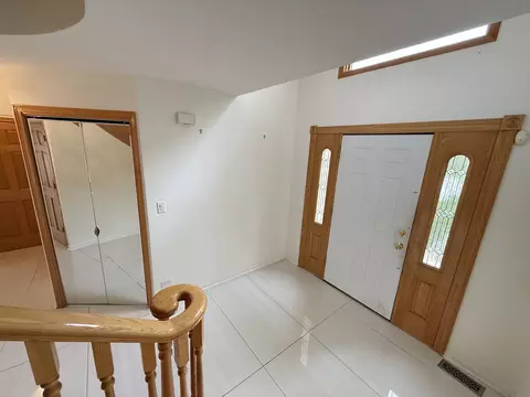 Entry Way - 8516 Moody Ave, Burbank, IL 60459 photo 1 of 2