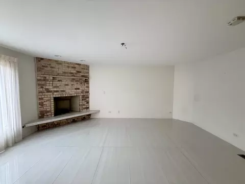 Living - 8516 Moody Ave, Burbank, IL 60459 photo 3 of 4