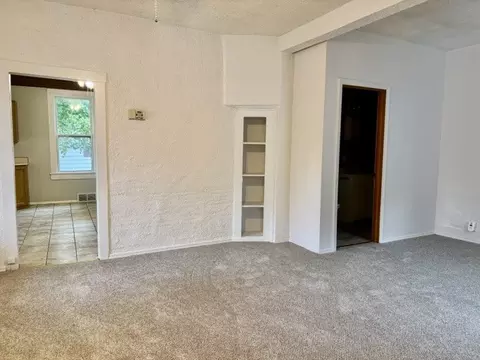 Living - 723 6th St, Peru, IL 61354 photo 1 of 5