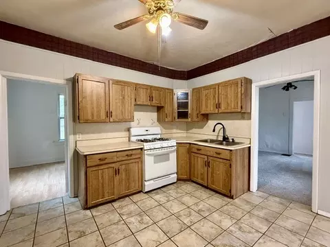 Kitchen - 723 6th St, Peru, IL 61354 photo 2 of 4