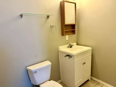 Bath - 723 6th St, Peru, IL 61354 photo 4 of 5