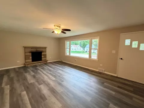 Living - 408 S Prairie St, Lacon, IL 61540 photo 2 of 3