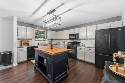 Kitchen - 36348 N Wesley Rd, Ingleside, IL 60041 photo 2 of 4