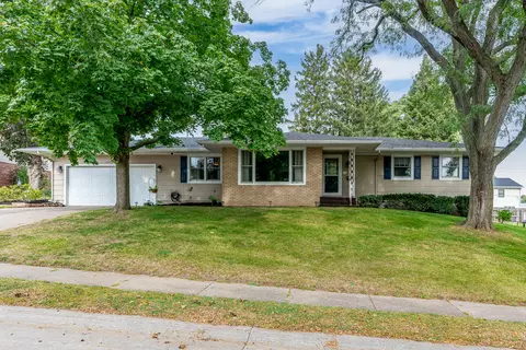 1324 Hayes Ct, Davenport, IA 52804