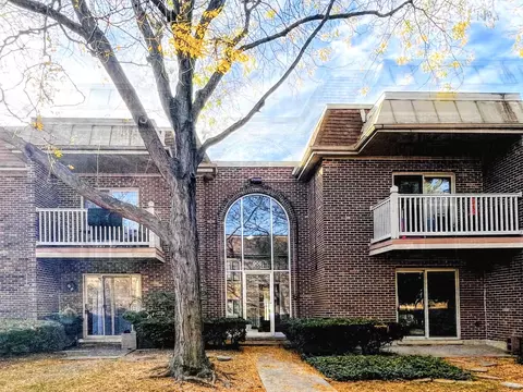 906 W Alleghany Dr #2B, Arlington Heights, IL 60004