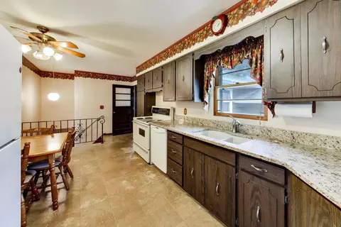 Kitchen - 3601 W Clover Ave, Mchenry, IL 60050 photo 4 of 4