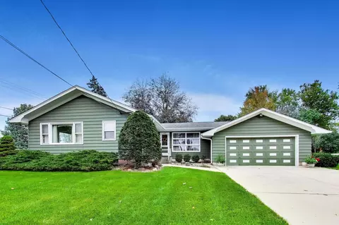 Exterior - 3601 W Clover Ave, Mchenry, IL 60050 photo 3 of 5