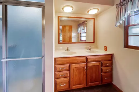 Bath - 3601 W Clover Ave, Mchenry, IL 60050 photo 1 of 3
