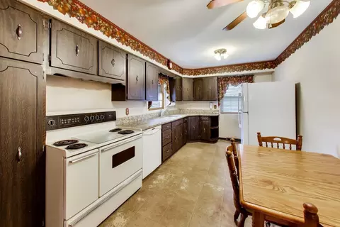 Kitchen - 3601 W Clover Ave, Mchenry, IL 60050 photo 1 of 4