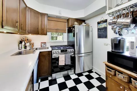 Kitchen - 314 S Wolf Rd, Des Plaines, IL 60016 photo 1 of 2
