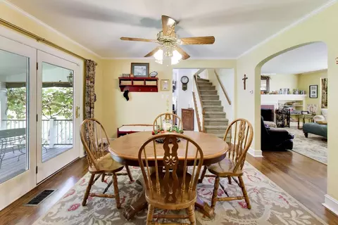 Dining - 314 S Wolf Rd, Des Plaines, IL 60016 photo 5 of 6