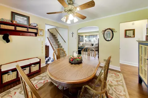 Dining - 314 S Wolf Rd, Des Plaines, IL 60016 photo 6 of 6