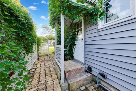 Exterior - 314 S Wolf Rd, Des Plaines, IL 60016 photo 11 of 15