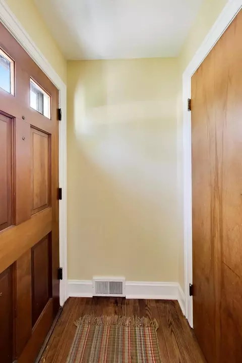 Entry Way - 314 S Wolf Rd, Des Plaines, IL 60016 photo 1 of 3