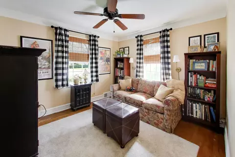 Living - 314 S Wolf Rd, Des Plaines, IL 60016 photo 4 of 4