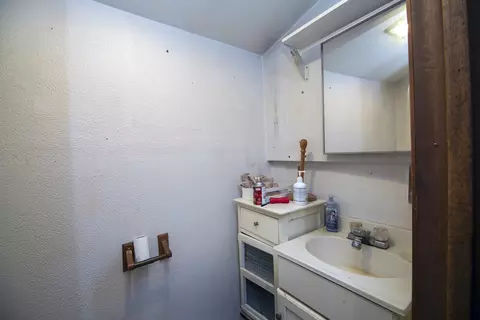 Bath - 413 W Superior St, Ottawa, IL 61350 photo 2 of 2
