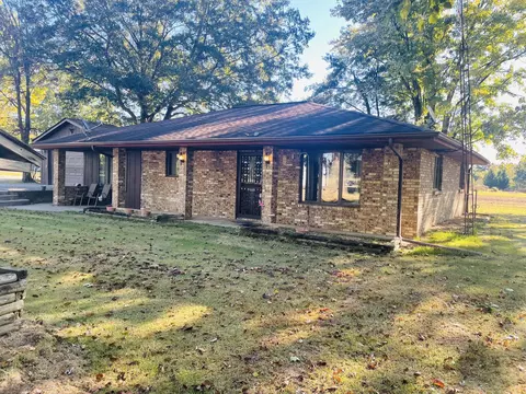 36 Willow Rd, De Soto, IL 62924