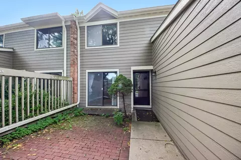 Exterior - 105 W Dover Dr, Mount Prospect, IL 60056 photo 2 of 12