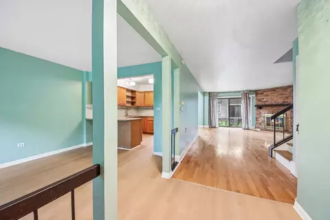 Entry Way - 105 W Dover Dr, Mount Prospect, IL 60056 photo 1 of 1