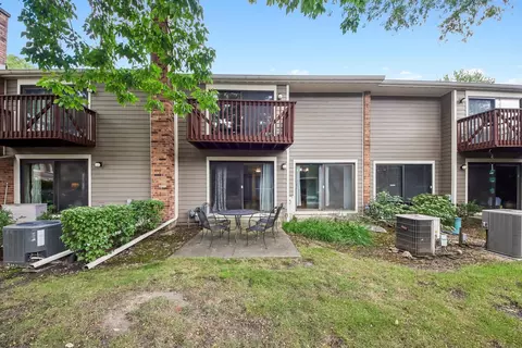 Exterior - 105 W Dover Dr, Mount Prospect, IL 60056 photo 6 of 12