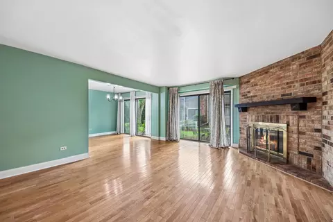 Living - 105 W Dover Dr, Mount Prospect, IL 60056 photo 3 of 9